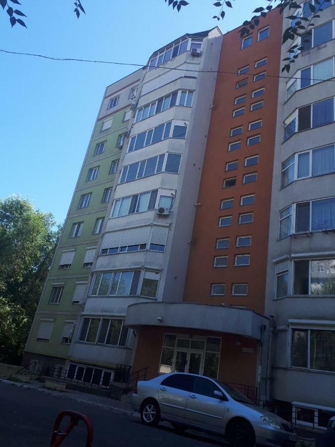 Large 2-Bedroom Apartament In The Center Chisinau Luaran gambar